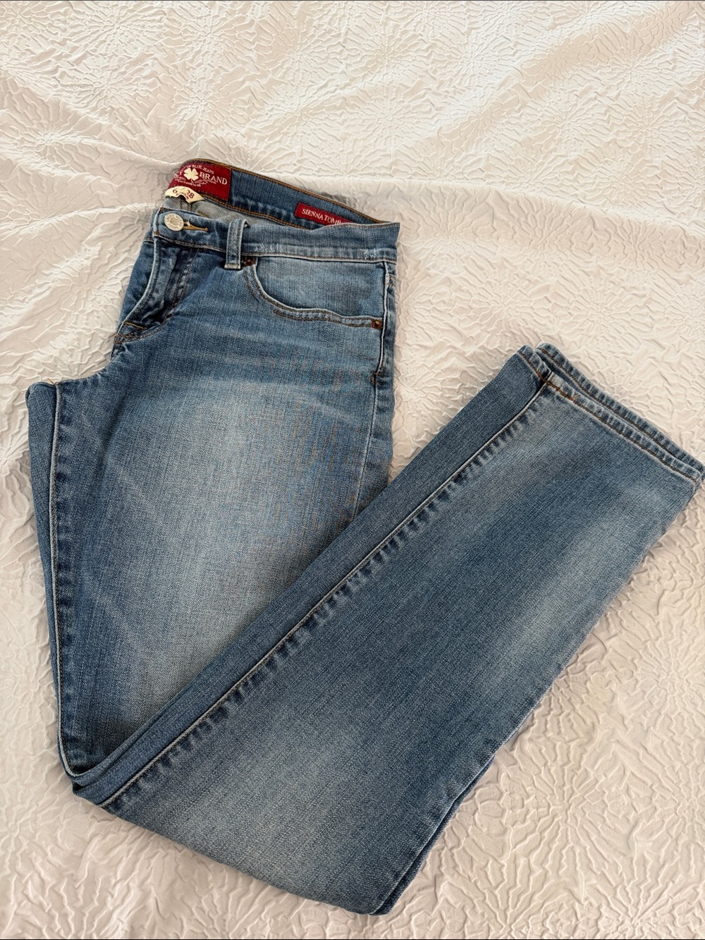 Lucky Brand Women's Straight Leg Jeans in Light/Medium Blue Wash
